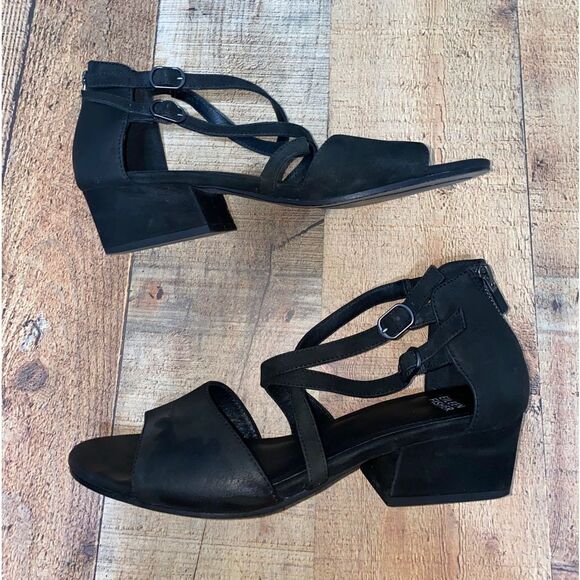 EILEEN FISHER SUEDE LEATHER STRAPPY EDGY CLASSIC BLOCK HEELS Sandals - Picture 4 of 15
